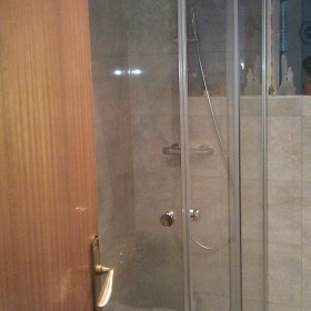 Repisa de obra interior en ducha de obra - Ax2 Reformas, aislamientos,  cocinas y baños